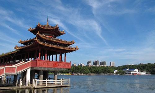 長(zhǎng)沙的藍(lán)天白云之湖南烈士公園